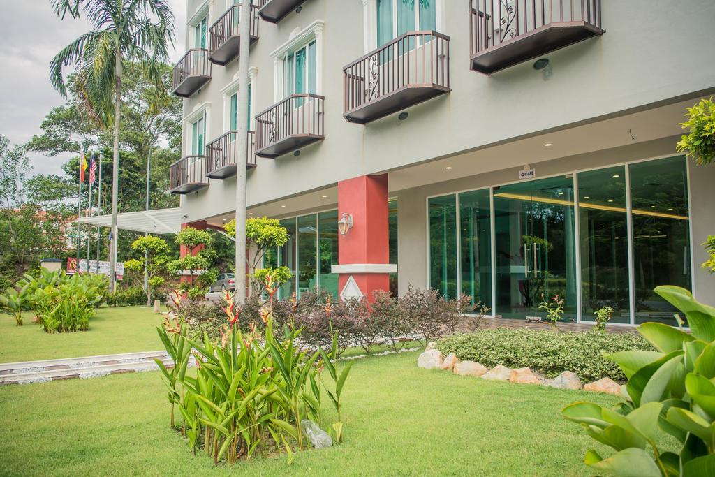 Qlassic Hotel Sepang Exterior foto
